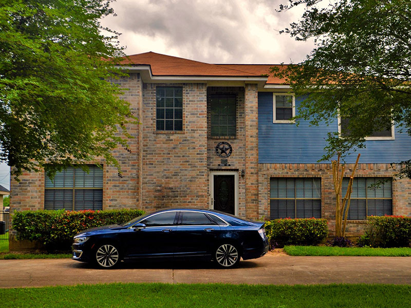 Casa frente al bosque